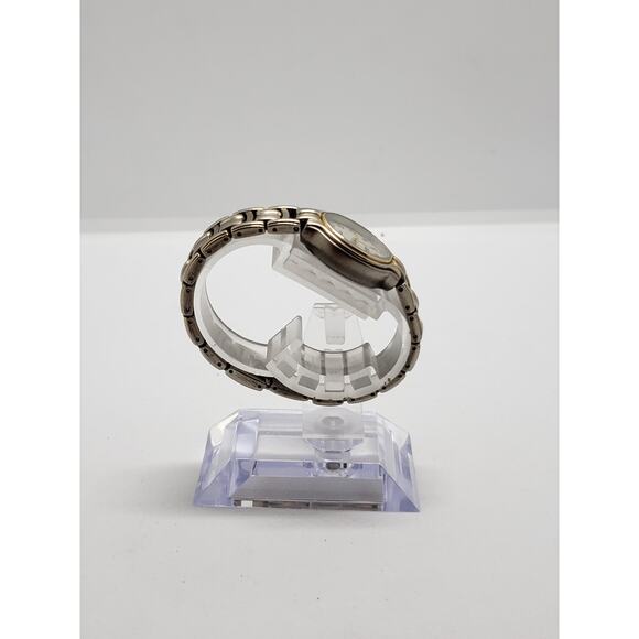 Women's Carriage by Timex watch. Indiglo. Water resistant, 30M - Picture 5 of 8